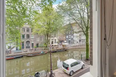 Image de Rare 2 bed Amsterdam Canal Home With Breathtaking Canal View From Every Window