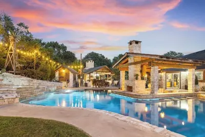 Image de Texas Pool House Escape - Events, Pond, Hot Tub
