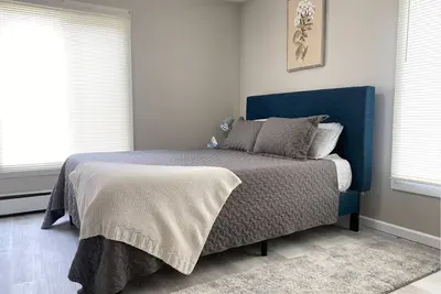 Image de Spacious 1bd Apt Close To Rivian, Walk To Isu!