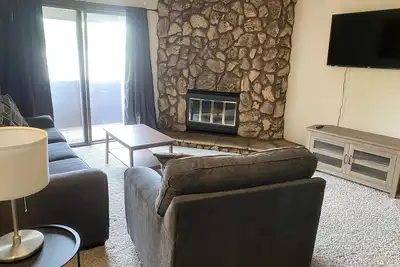 Spacious 2 Bed Condo, Pet Friendly