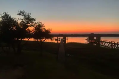 Image de Reel N  Rest in Hackberry La! Waterfront home with beautiful views.