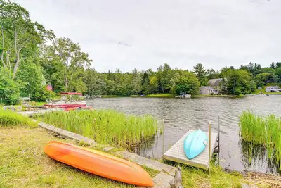 Image de Lakefront Hinsdale Home ~ 10 Mi to Pittsfield!