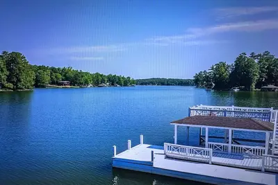 Image de Lakefront property with beautiful views, deck, 35 min from Auburn Univ & Stadium