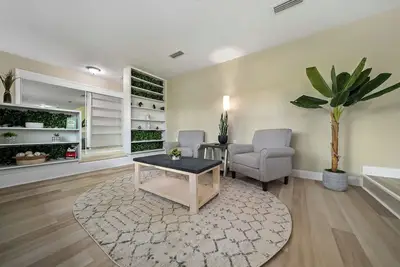 Image de Relaxing, Cozy 3 Br King Suite Pool Home! Modern finishings & Design!