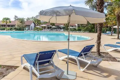 Image de Superbe T4 pour 8 | 1. 5 km de la mer | Piscine