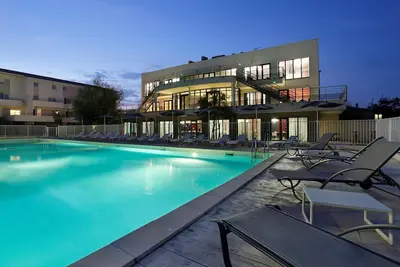 Image de Près de la marina & du lac | Duplex vue piscine