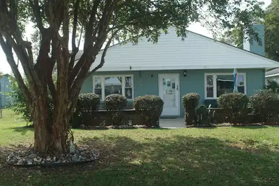 Image de Across  from the Albemarle Sound. 4-bedroom cottage in Roper, Nc. Pet friendly \n