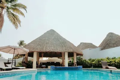 Image de Tropical Exclusive Getaway! Full A-C Pool Jacuzzy Private Beach Relax & Unwind