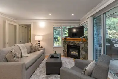 Image de 1br | Sunpath | Epic Village Location | Private Patio | Pool & Hot Tub | Parking