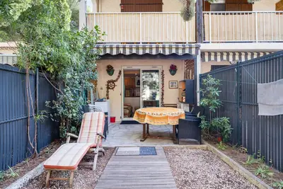 Image de Beau Studio St Cyr Sur Mer avec vue sur la mer, terrasse privée et climatisation