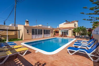 Image de Maison de vacances 'Villa Das Nogueiras' avec piscine privée, Wi-Fi et climatisation