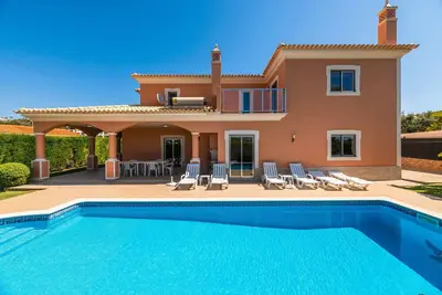 Image de Villa 'Hunês' avec piscine privée, Wi-Fi et climatisation