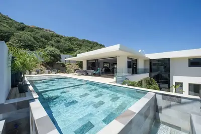 Image de Villa Mizar, luxueuse villa avec piscine chauffée vue mer et montagne