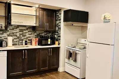 Image de Stunning 2 bedroom basement suite.