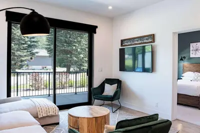 Image de Revelstoke - Rustic Retreat