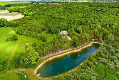 Image de Hillside Haven Retreat: Sunroom & Pond Escape!