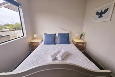 Image de Stunning Lake Views!