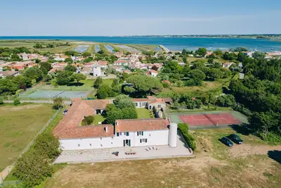 Image de Domaine des Tours - Terrain de tennis