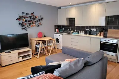 Image de Cosy, quiet, 2-bedroom house in a great part of Cheltenham near the town centre.