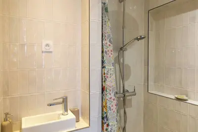 Image de Pari-Leg474 Résumé:<br>C