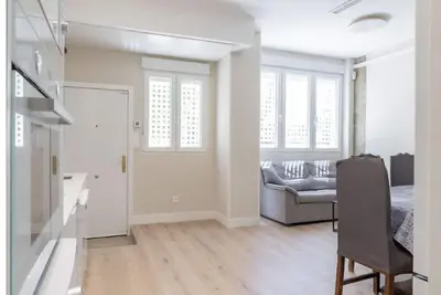 Image de Contemporary 6bd Apartment for 12, Las Ventas