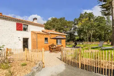 Image de Ancien corps de ferme rénové avec jardin, terrasse et recharge Ev, à 24 km de Nantes