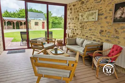 Image de Gîte nature avec cheminée, étang privé et pêche, accueillant 2 à 4 pers, proche randos et loisirs