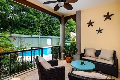 Image de Poolside Beach-Walkable 2bd Condo
