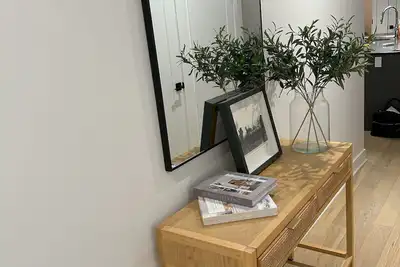 Image de Modern, bright, and tastefully appointed ski chalet condo in Mont-Tremblant.