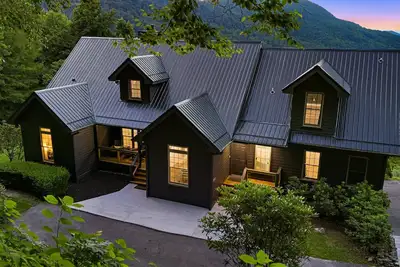 Image de Cloud Nine by Cm | Pet-Friendly🐕, Hot Tub, Mtn Views+Biltmore Pass