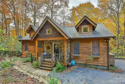 Image de Streamside Mountain Home with WiFi and Ac in Sapphire Valley. Pet Friendly!
