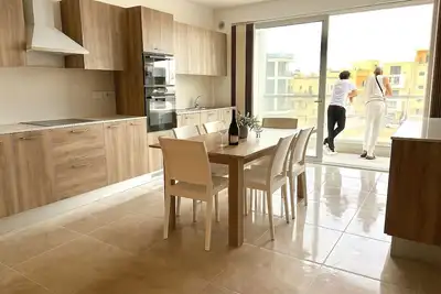 Image de St. Julian’s Brand New apartment 7\n\nWalking distance to St. Julian's Paceville