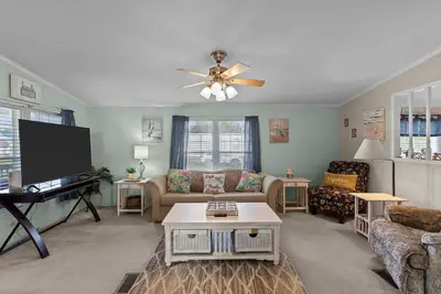 Image de Clari's Place: 6mins to Holden Beach/Pets/Boat Parking/Plenty of Coastal Charm!