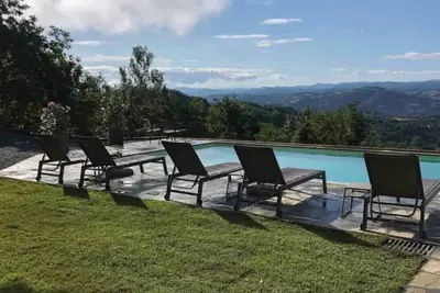 Image de Italian villa with pool and beautiful views