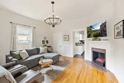 Image de University Mill House-Relax & Explore/Stylish Escape with King bed/ Firepit