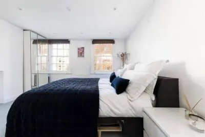 Image de Spacious 3bd House with Private Garden, Old Street