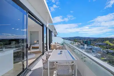 Image de Top of Spring Hill Balcony Bliss and Poolside Escape