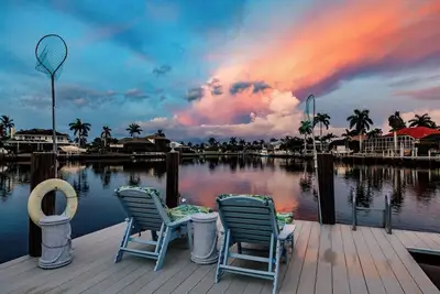 Image de Luxury Waterfront Villa with Heated Pool & Dock