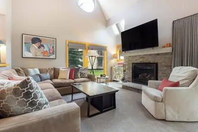 Spacious Townhome Two Minutes from the Lift