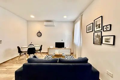 Image de Unique Apt Off The Sea Front