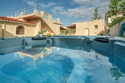 Image de Fiorentinos Villa | 2br + Guesthouse | Pool & Sea View