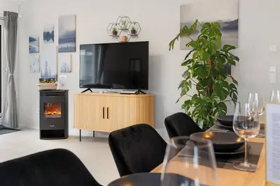 Image de Design Luxuriös, 14 min Köln, Super Komfort, Vollausstattung, 3 x 55\" Tv