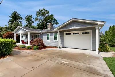 Image de Peaceful waterfront home w/ free attraction tickets, Private Dock, grill, patio