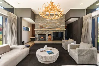 Image de Villa Francesca - Luxurious 5-Bedroom Villa walking distance from Arrowtown