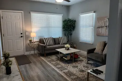 Image de Charming 2-bedroom house with WiFi, Ac in lovely Atwater