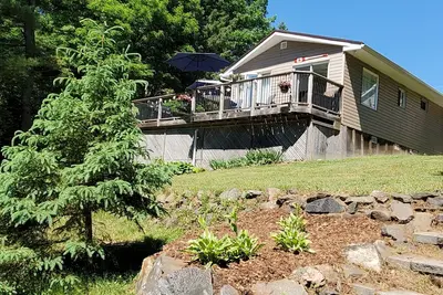 Image de 2 for 1 Charming 3-bedroom cottage + Cabin on Lake