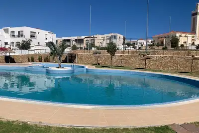 Image de villa dans une résidence sécurisée avec piscine collective, aire de jeux, sport