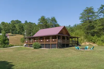 Image de HazelBrook Haven- Hot Tub, Firepit, Grill
