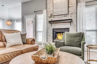 Image de Chic & comfortable home in central Edmond-two King rooms-yard-Ev charger!