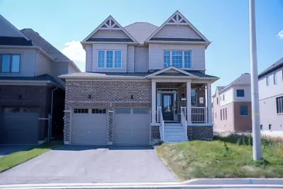 Image de Luxury 4 Bedrooms & 2. 5 Bathroom Retreat with Modern Comforts in Barrie City!